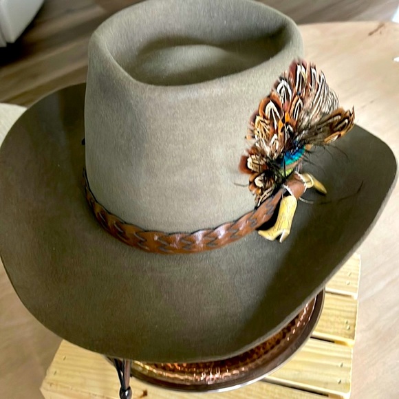 Stetson Accessories - Stetson “Billy Kidd” Cowboy Hat. Custom Feather, beaded band.Light Brown.6 7/8’s